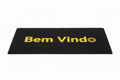 Tapete Bem Vindo preto com letra amarela